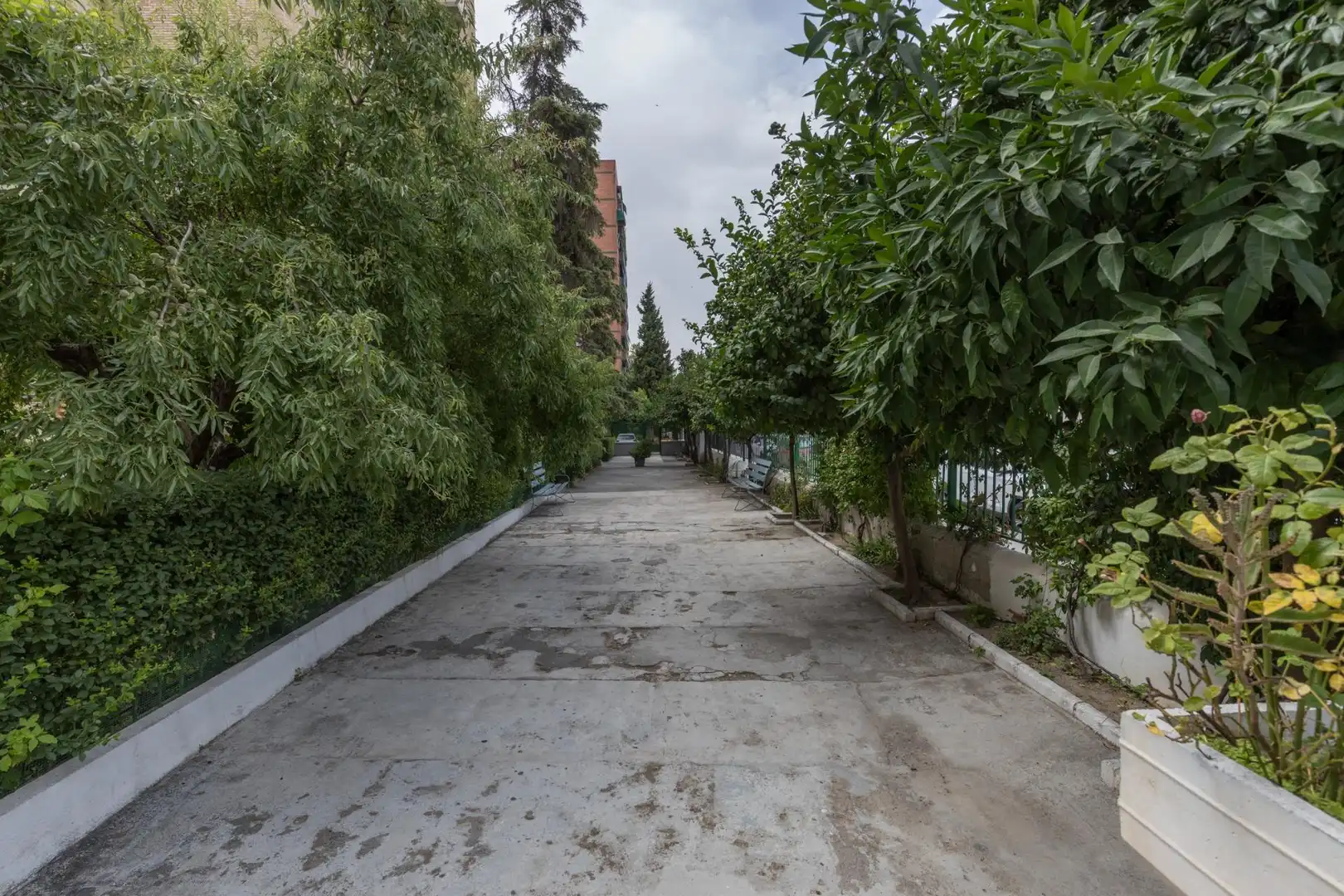 Parking de Piso en venta en Granada con Terraza y Balcón