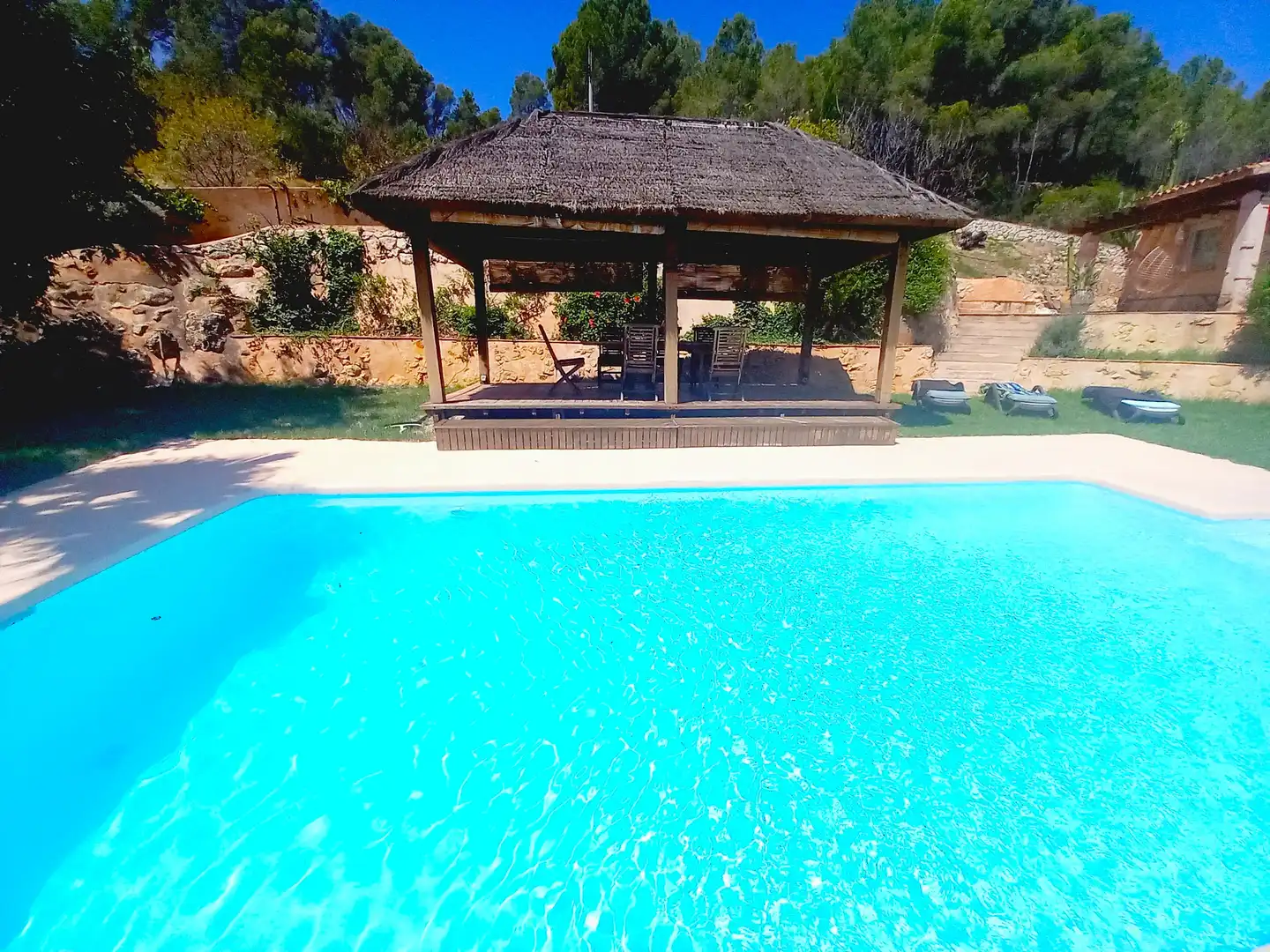Schwimmbecken von Haus oder Chalet zum Verkauf in El Castell de Guadalest mit Klimaanlage, Privatgarten und Terrasse