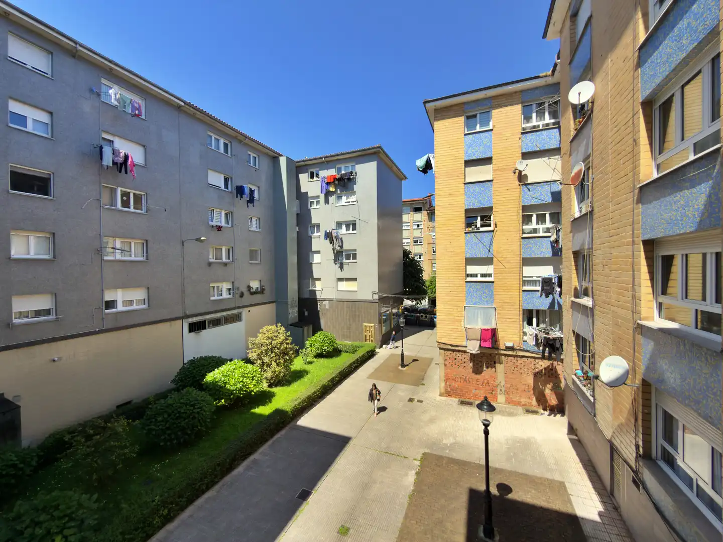 Vista exterior de Pis en venda en Gijón  amb Forn