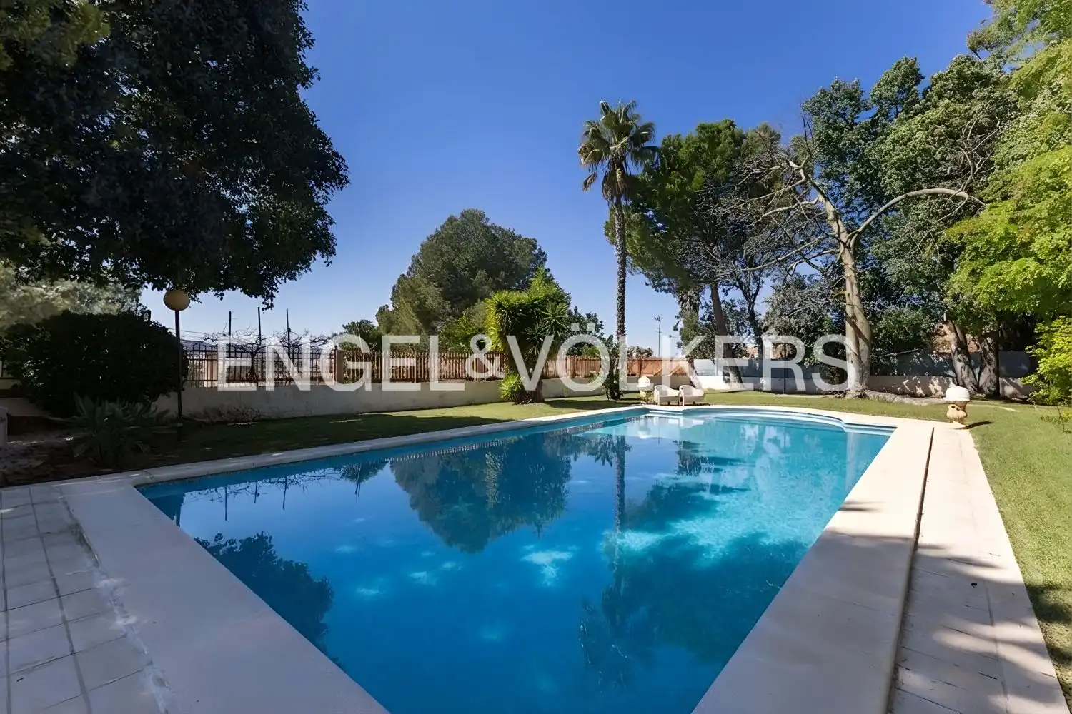 Swimming pool of Houses for rent in Riba-roja de Túria  with Air Conditioner, Heating and Private garden
