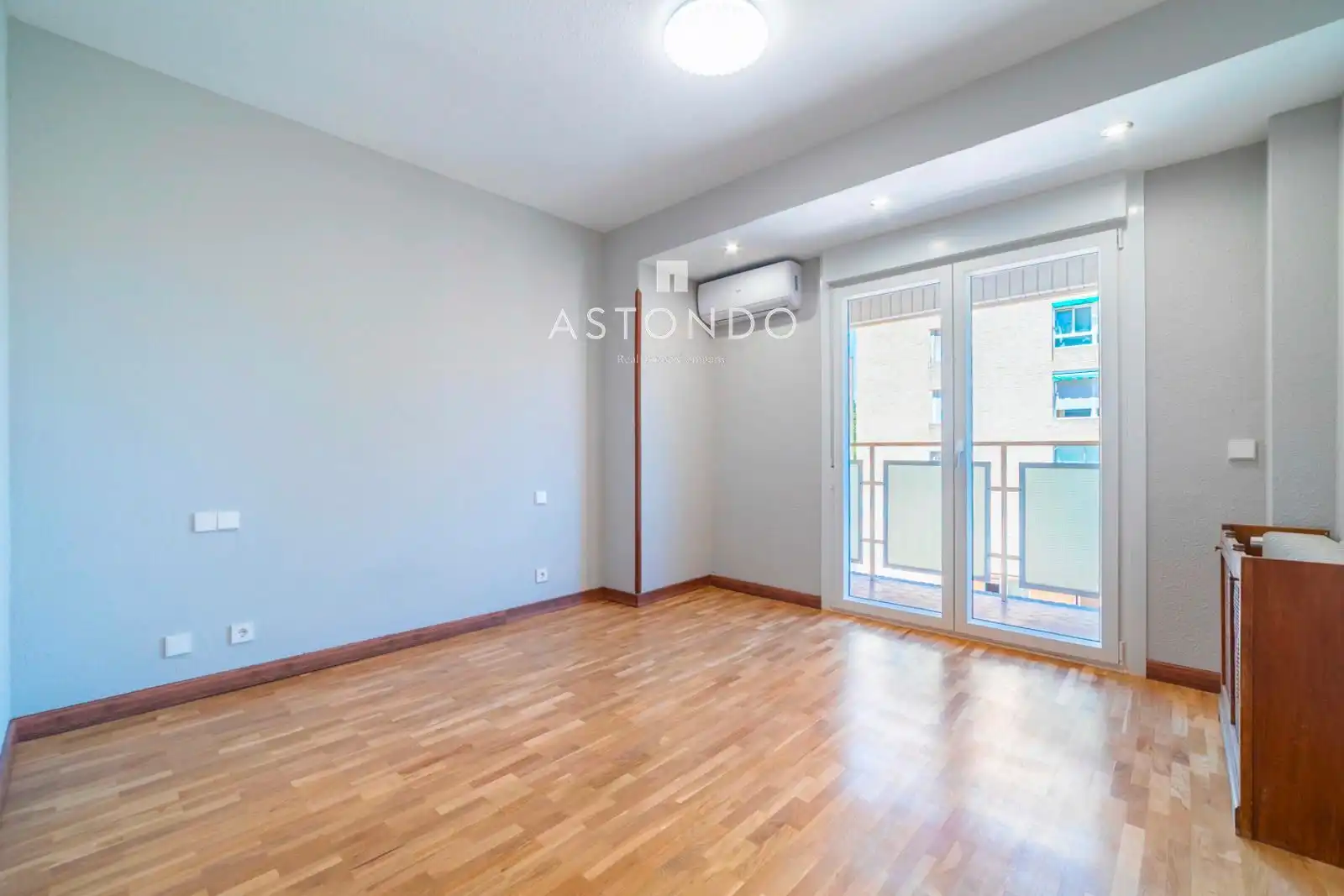 Bedroom of Flat for rent in Madrid  with Air Conditioner, Heating and Terrace
