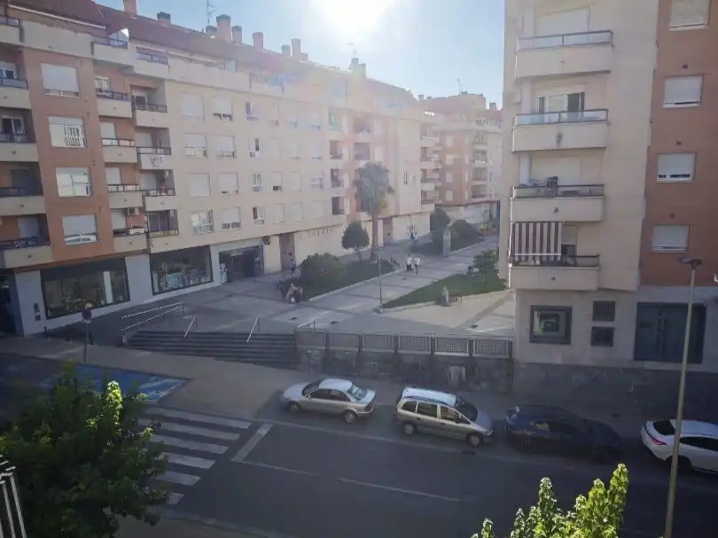 Vista exterior de Pis en venda en Calahorra amb Balcó