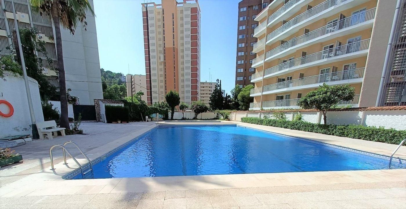 Piscina de Apartamento en venta en Benidorm con Aire acondicionado, Calefacción y Jardín privado