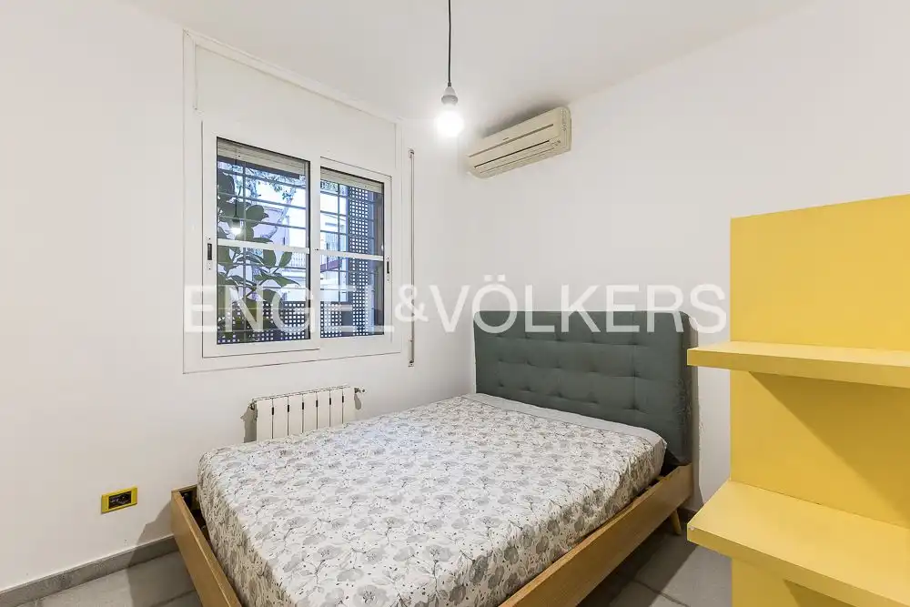 Dormitori de Casa o xalet en venda en L'Hospitalet de Llobregat amb Aire condicionat, Calefacció i Parquet