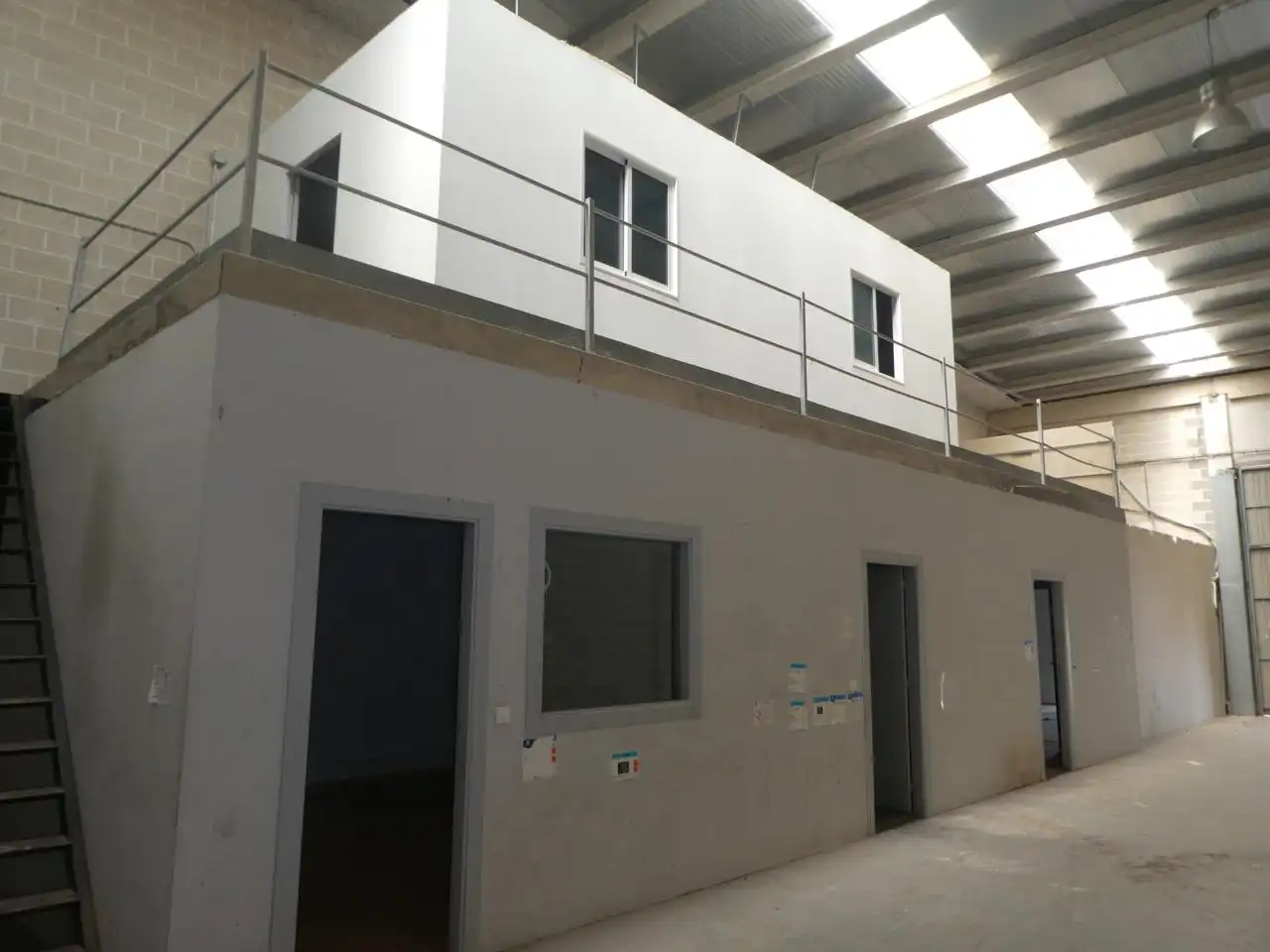 Außenansicht von Fabrikhallen zum Verkauf in Tudela