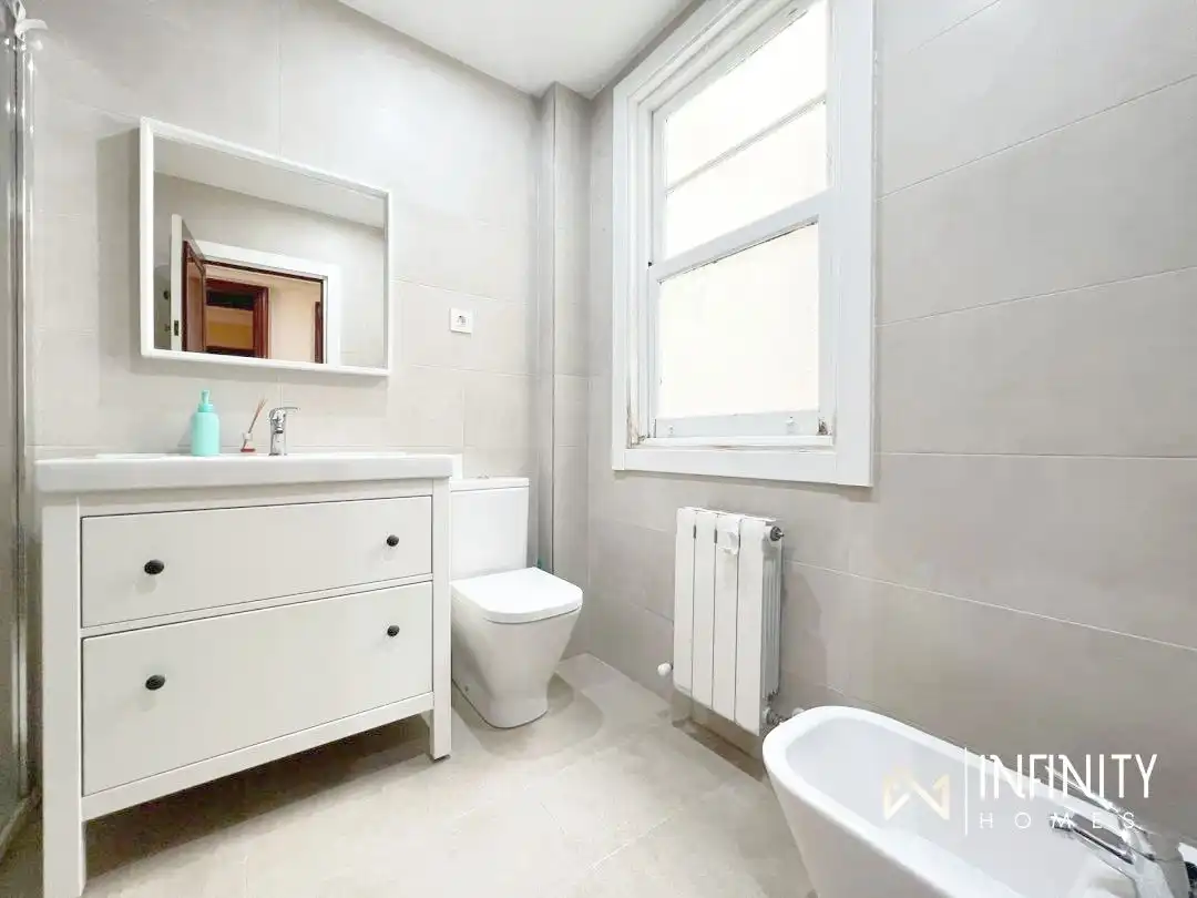 Baño de Piso de alquiler en Bilbao  con Calefacción y Terraza
