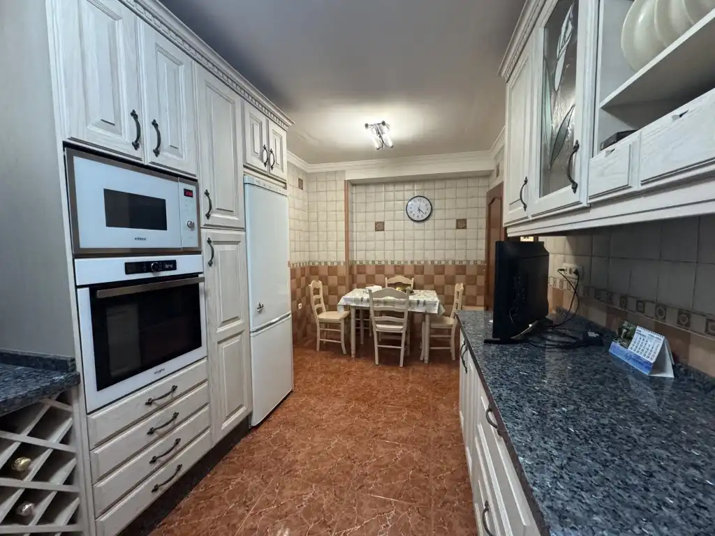 Cuina de Casa o xalet en venda en Estepona amb Forn i Rentadora