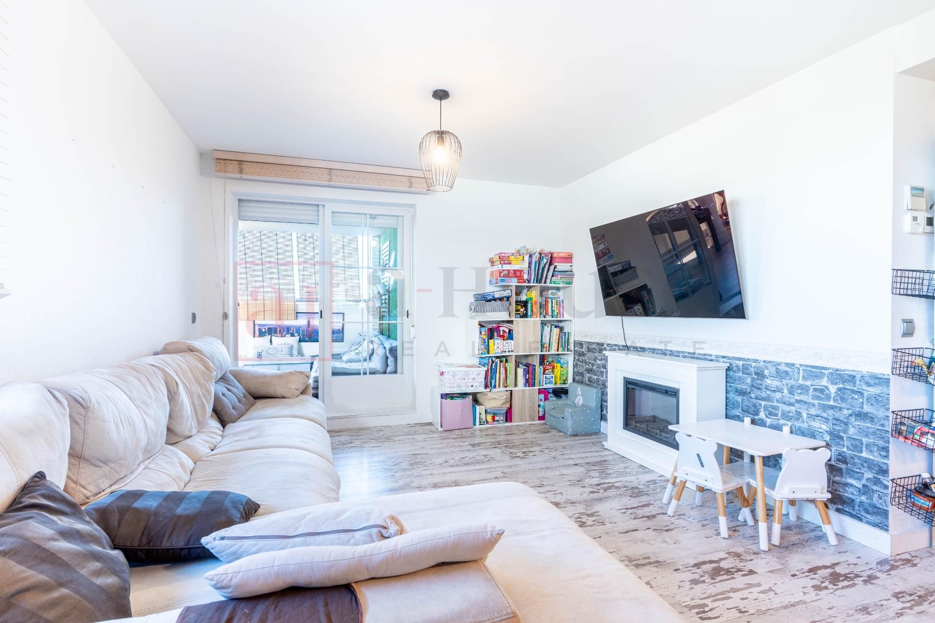 Living room of Flat for sale in Pinto  with Air Conditioner, Heating and Terrace