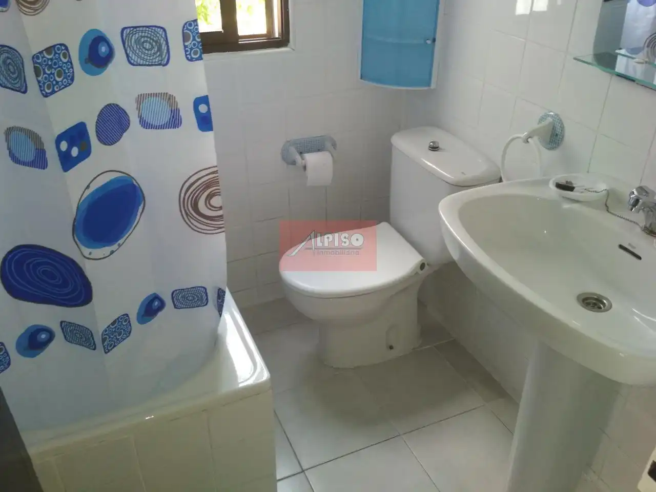 Baño de Casa o chalet de alquiler en Ourense Capital  con Calefacción y Amueblado