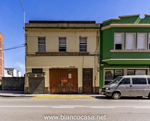 Vista exterior de Casa o xalet en venda en Carballo amb Jardí privat