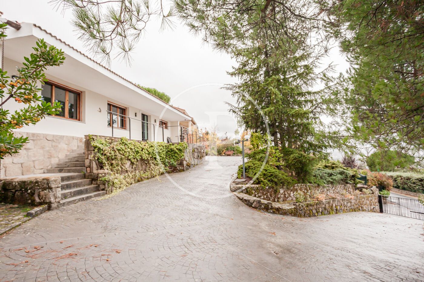 Vista exterior de Casa o xalet en venda en Collado Villalba amb Calefacció, Jardí privat i Terrassa