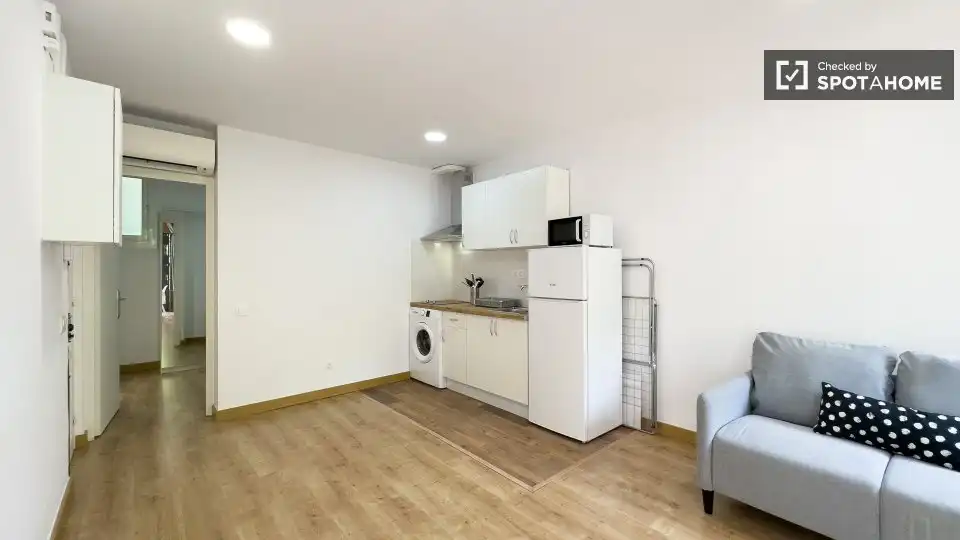 Flat with terrace to rent in Ciutat Vella, imagen 3