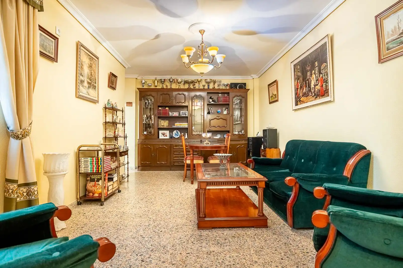 Sala de estar de Piso en venta en  Sevilla Capital con Trastero