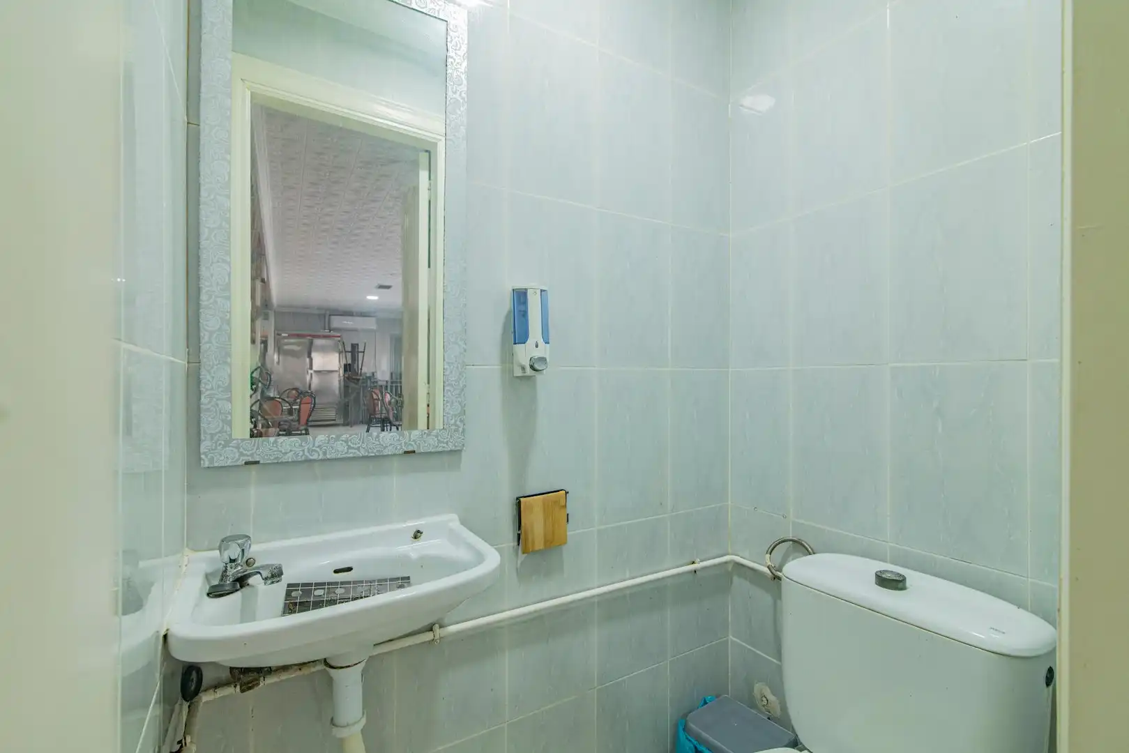 Bathroom of Commercial properties for sale in Huétor Tájar  with Air Conditioner and Furnished