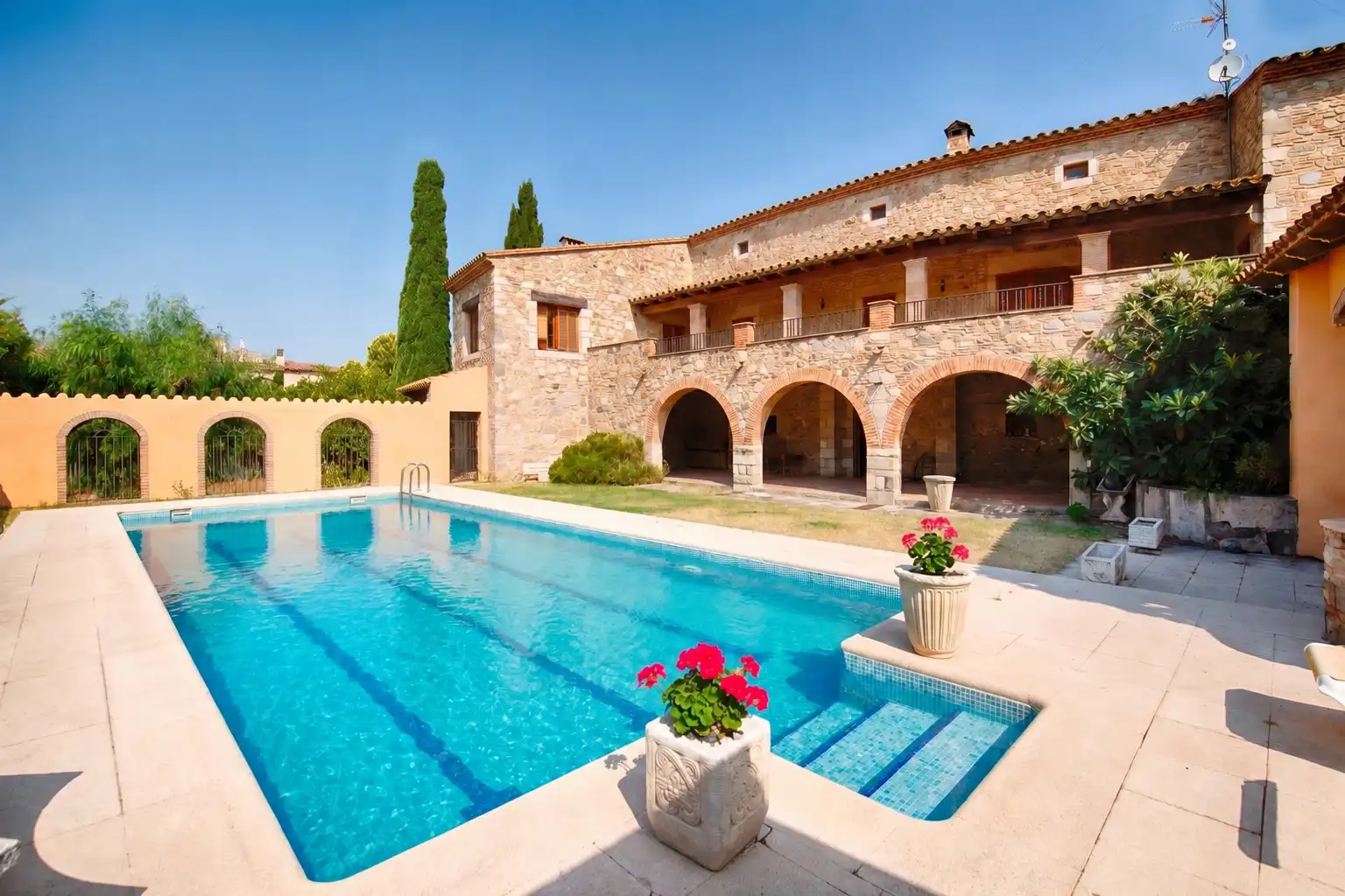 Piscina de Finca rústica en venda en Castelló d'Empúries amb Jardí privat i Piscina