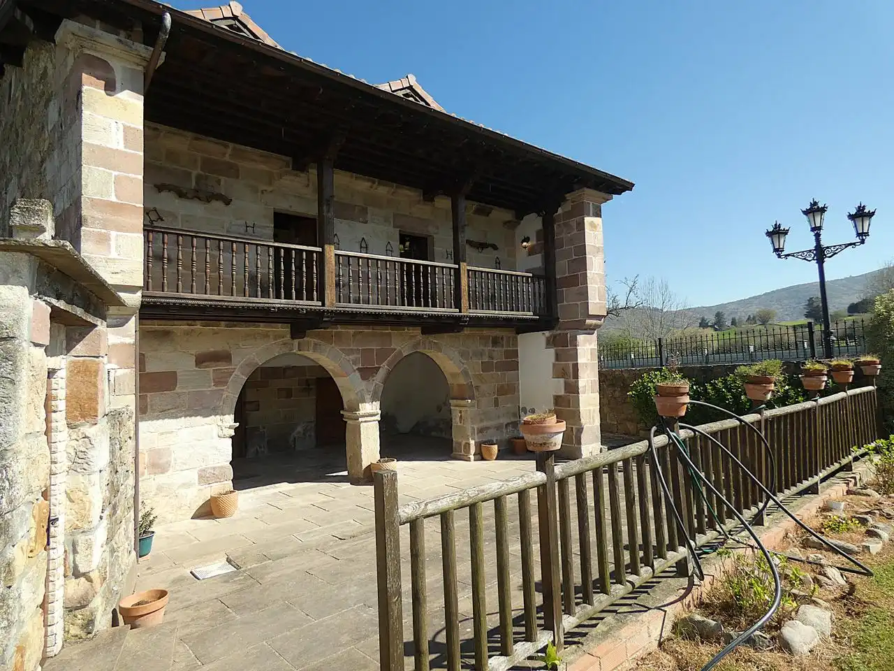 Vista exterior de Casa o chalet en venta en Ruente con Calefacción, Jardín privado y Amueblado