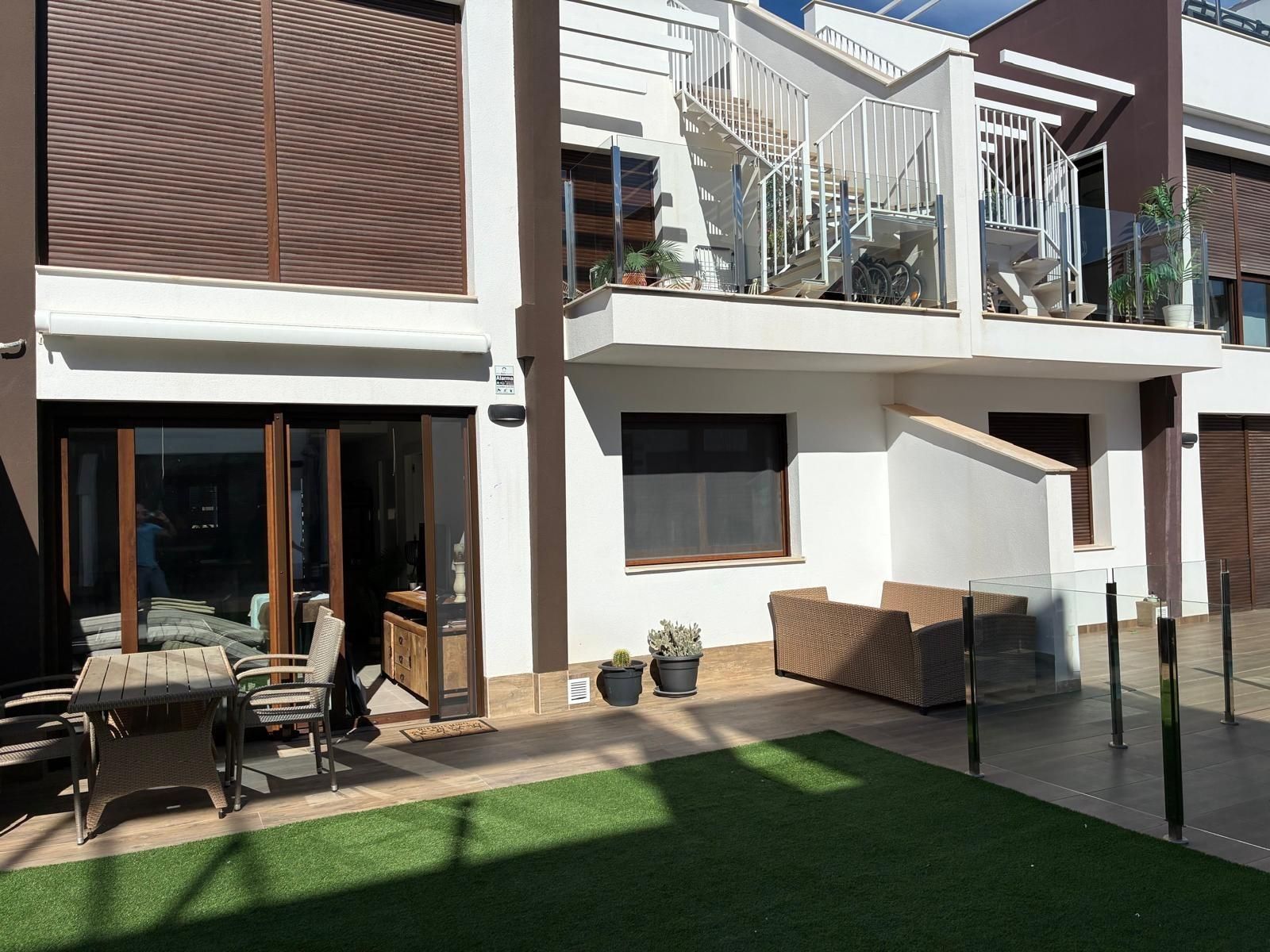 Garden of Single-family semi-detached for sale in San Pedro del Pinatar  with Air Conditioner, Heating and Private garden