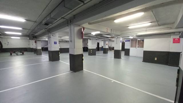 Local comercial en Alquiler en Avenida del General Perón, 3 en Cuatro Caminos - Azca