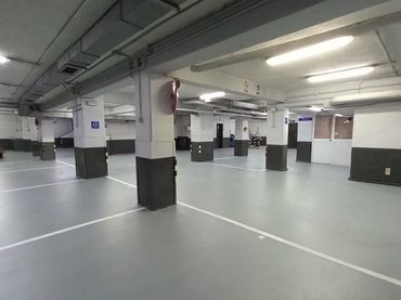 Local comercial en alquiler en Avenida del General Perón 3