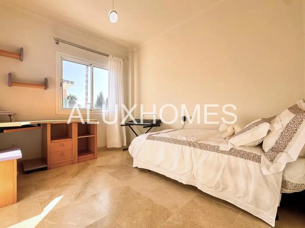 Habitación de Casa o chalet en venta en La Alcaidesa con Aire acondicionado, Calefacción y Jardín privado