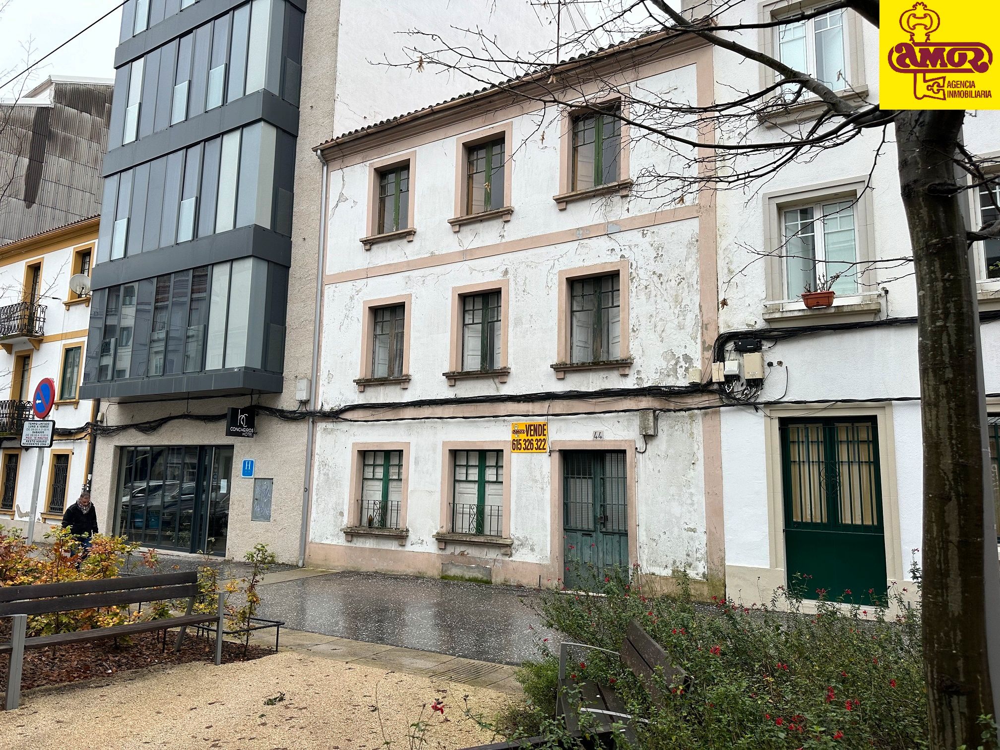 Exterior view of Building for sale in Santiago de Compostela 