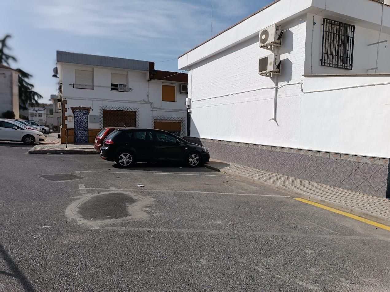 Aparcament de Casa adosada en venda en Pinos Puente amb Aire condicionat i Traster