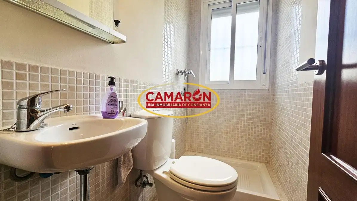 Baño de Casa adosada en venta en La Puebla del Río con Trastero y Amueblado