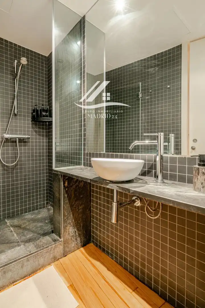 Baño de Piso de alquiler en Madrid con Aire acondicionado, Calefacción y Amueblado