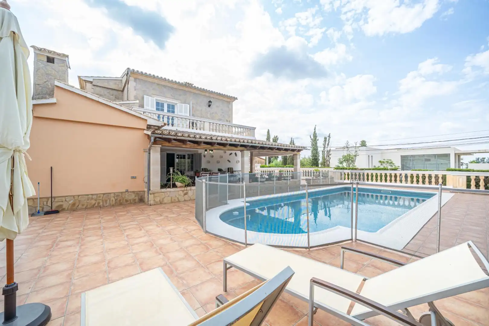 Vista exterior de Casa o xalet en venda en Marratxí amb Aire condicionat, Calefacció i Jardí privat