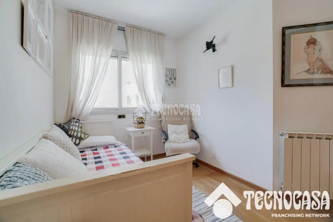 Schlafzimmer von Wohnung zum Verkauf in Barcelona mit Klimaanlage, Abstellraum und Balkon