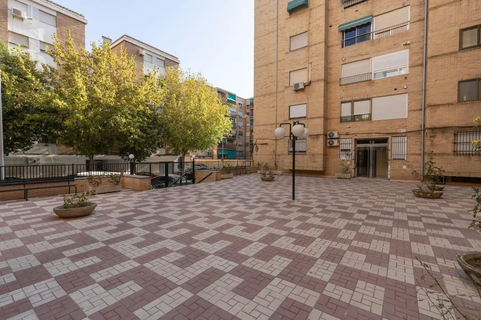 Vista exterior de Pis en venda en Granada amb Aire condicionat, Calefacció i Terrassa