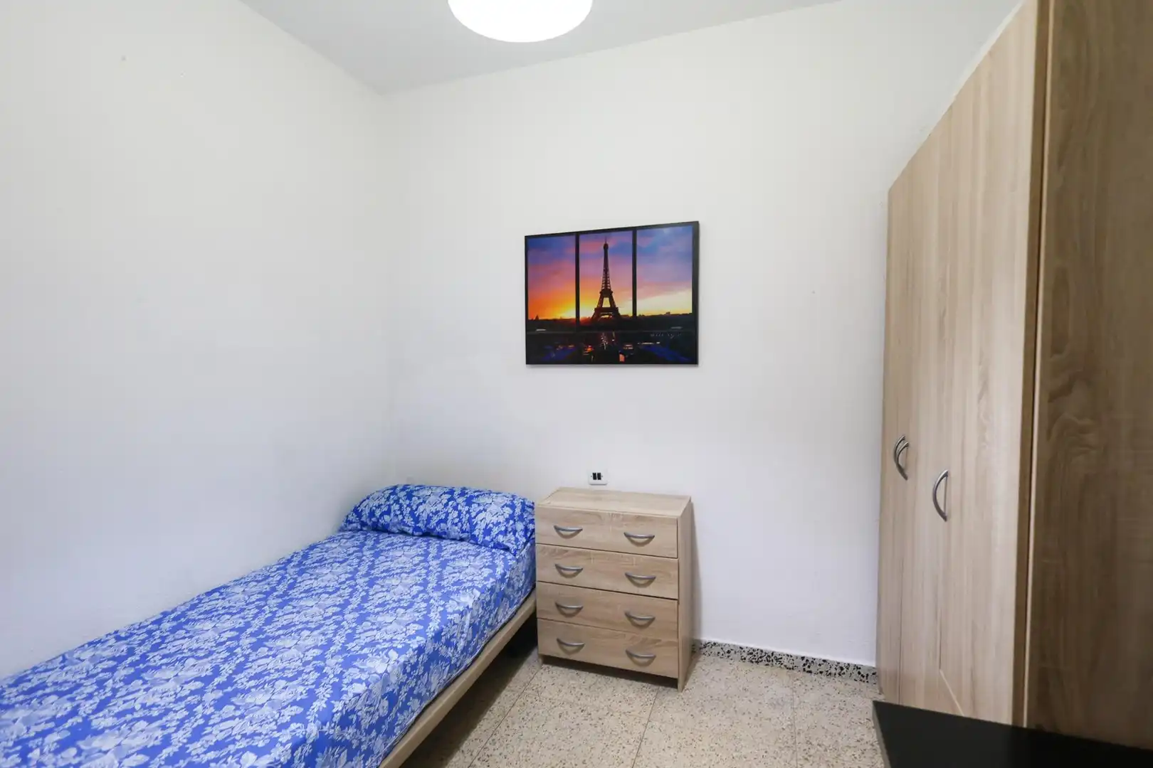 Dormitori de Pis en venda en Granada amb Calefacció, Moblat i Balcó