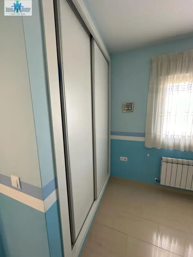 Dormitori de Casa o xalet en venda en Albacete amb Aire condicionat, Jardí privat i Parquet