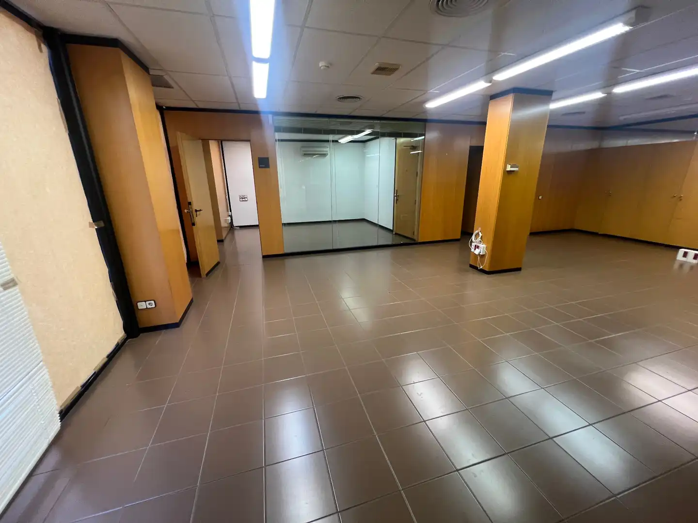Commercial properties for rent in Cervera  with Air Conditioner, Heating and Furnished