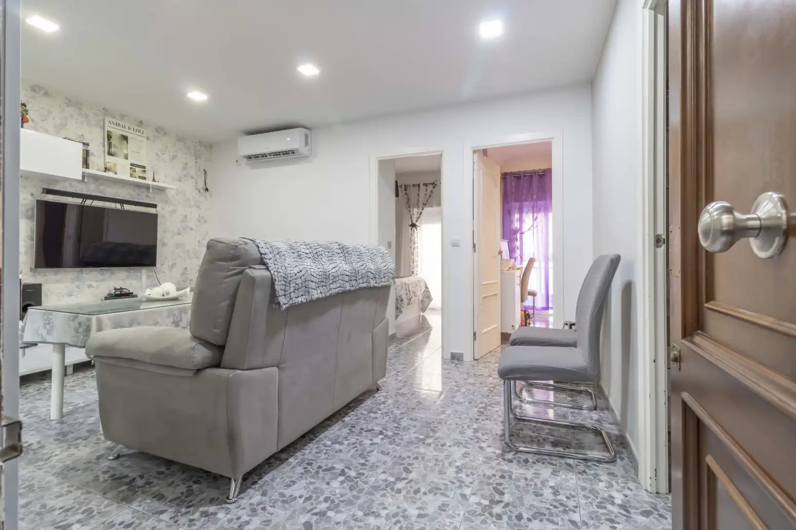 Living room of Flat for sale in Sevilla  with Air Conditioner, Storage room and Balcony