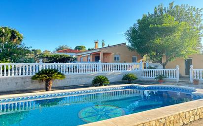 Vista exterior de Casa o xalet en venda en Montserrat amb Aire condicionat, Jardí privat i Terrassa