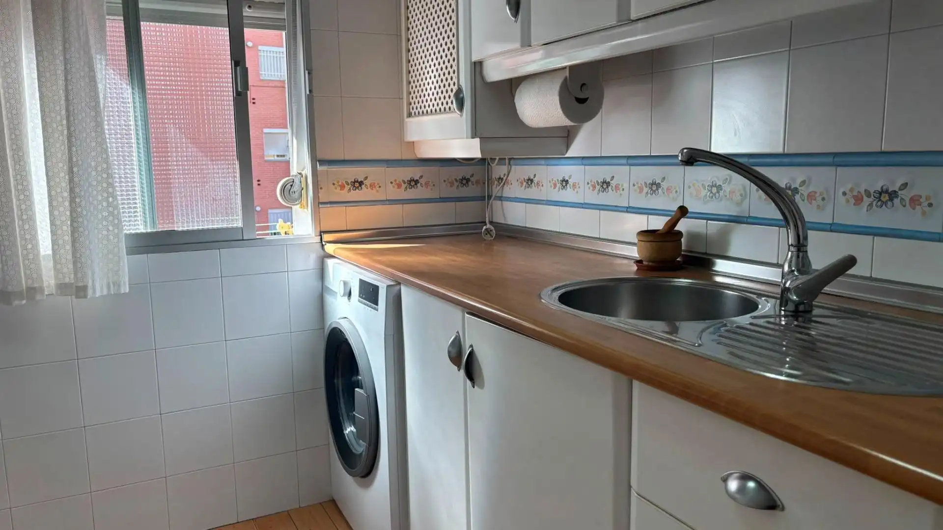 Kitchen of Flat for sale in Sevilla  with Air Conditioner, Terrace and Furnished