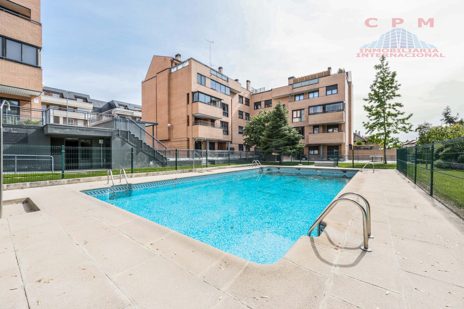 Swimming pool of Flat for sale in Majadahonda  with Air Conditioner, Heating and Parquet flooring