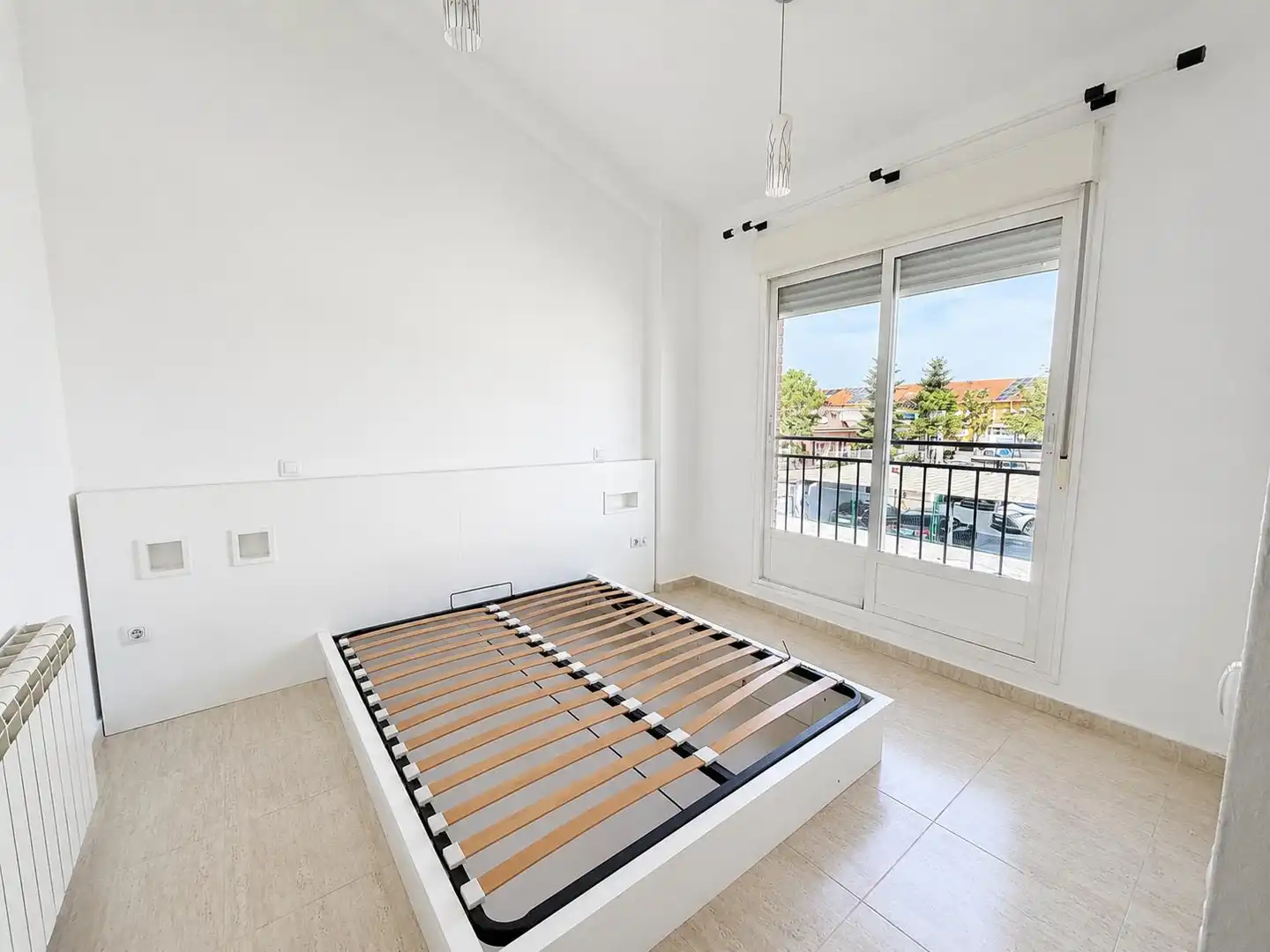 Schlafzimmer von Einfamilien-Reihenhaus zur Miete in Alovera mit Heizung, Privatgarten und Ofen