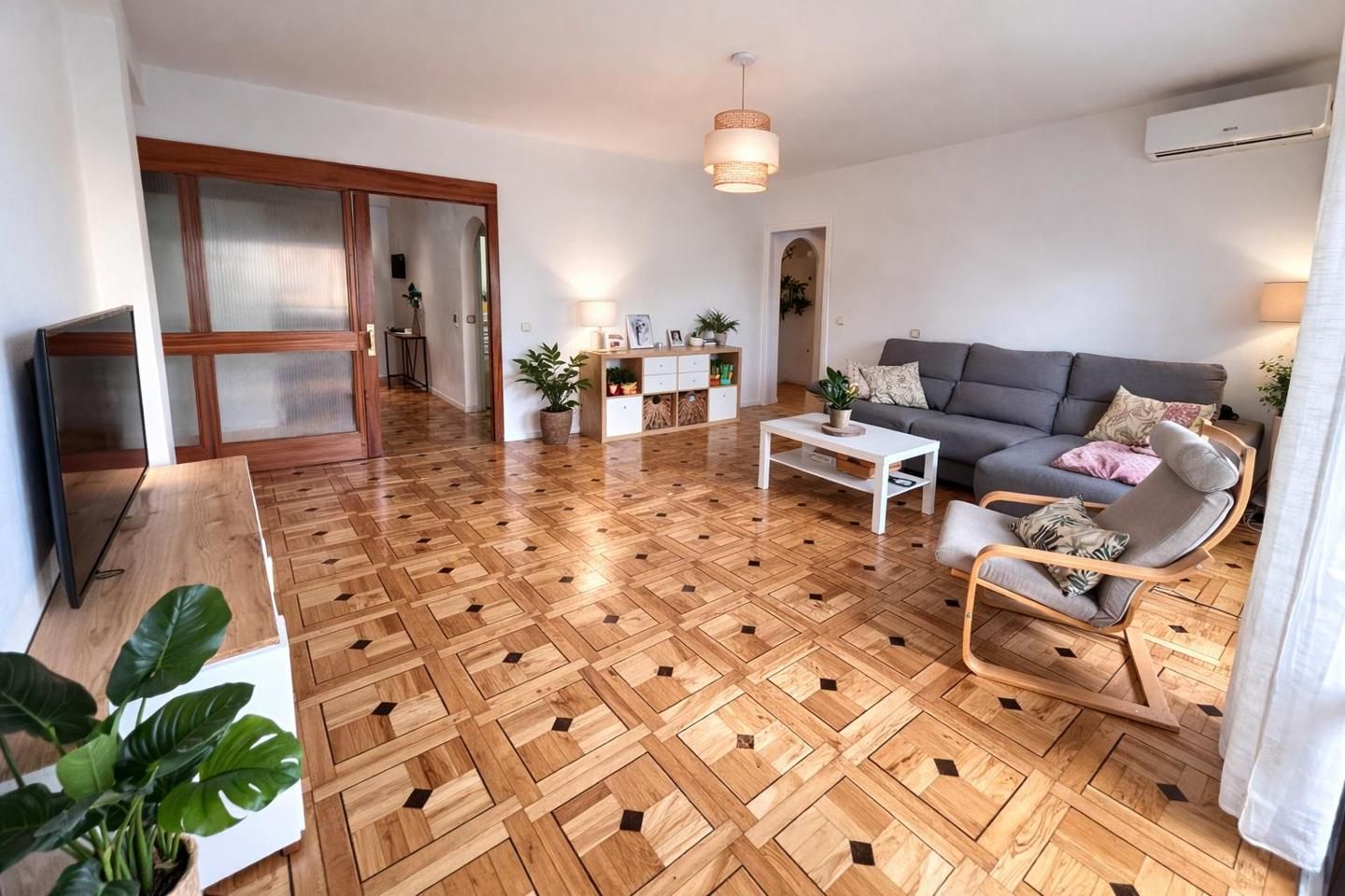 Sala de estar de Piso en venta en  Madrid Capital con Calefacción, Parquet y Terraza
