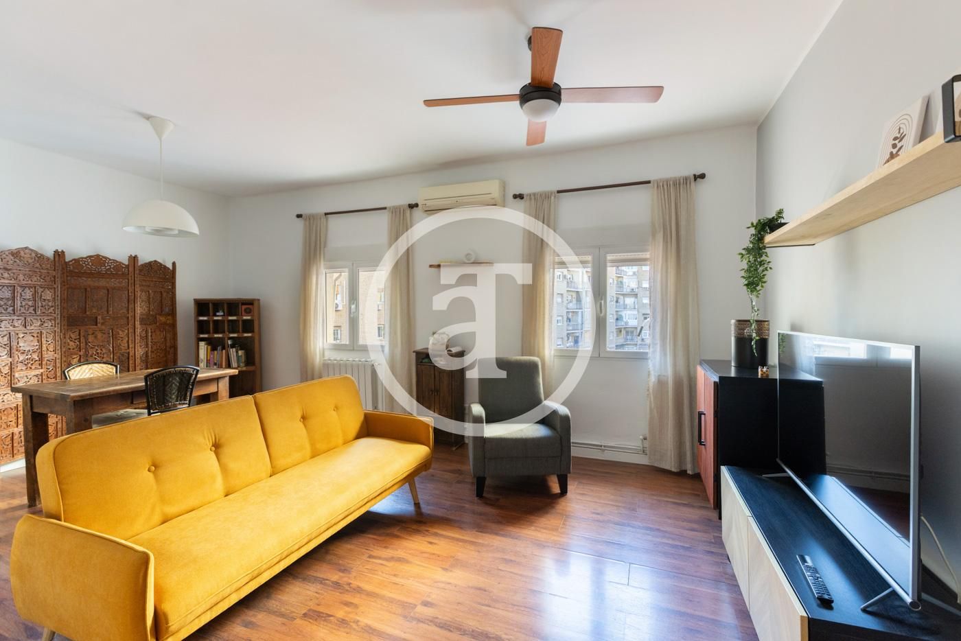 Living room of Flat to rent in  Madrid Capital  with Air Conditioner, Heating and Furnished