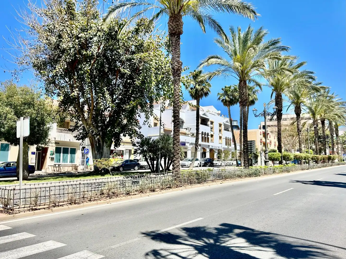 Vista exterior de Casa adosada en venta en Roquetas de Mar con Jardín privado, Terraza y Horno