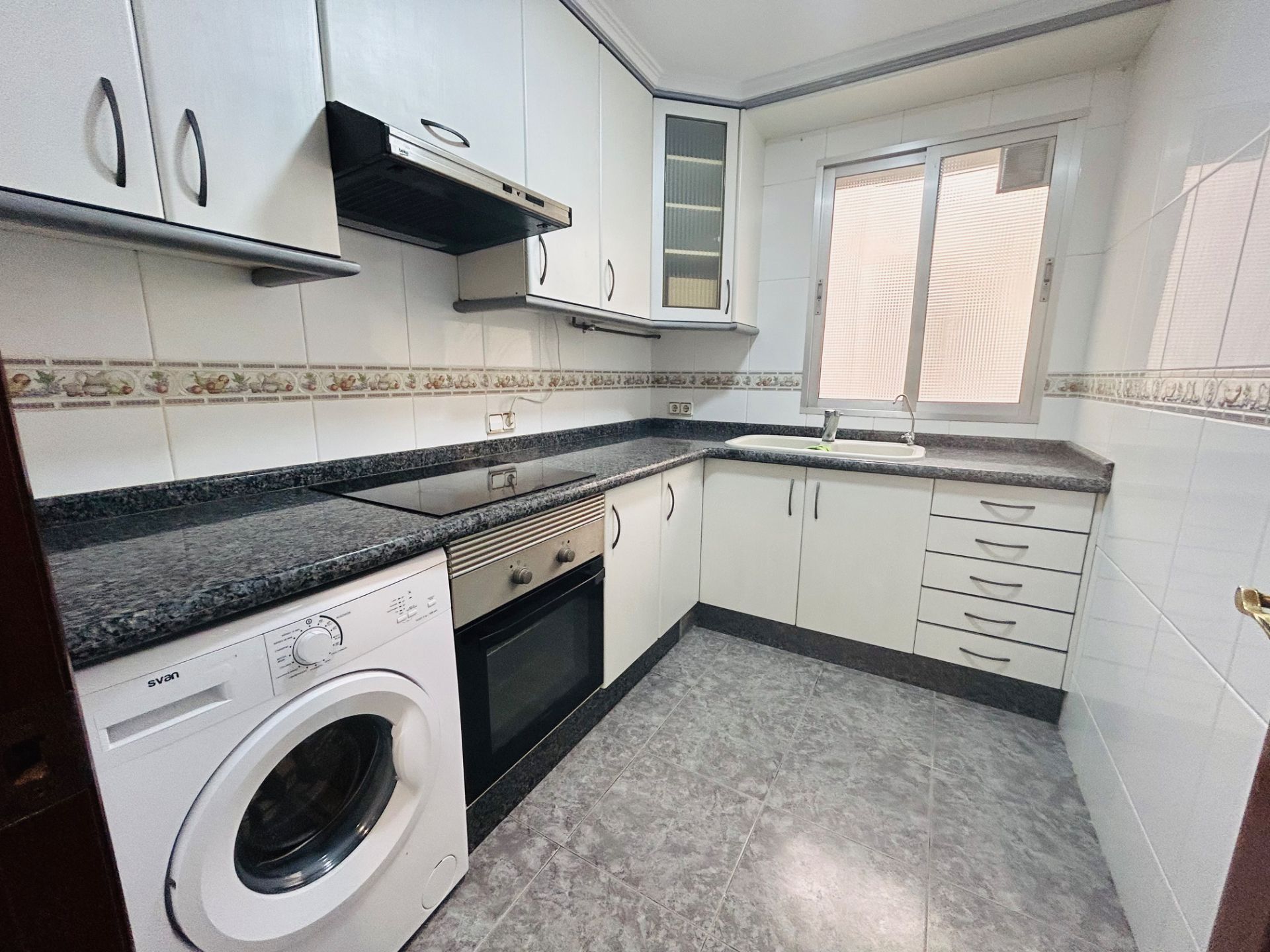 Kitchen of Flat for sale in  Valencia Capital  with Furnished, Oven and Washing machine