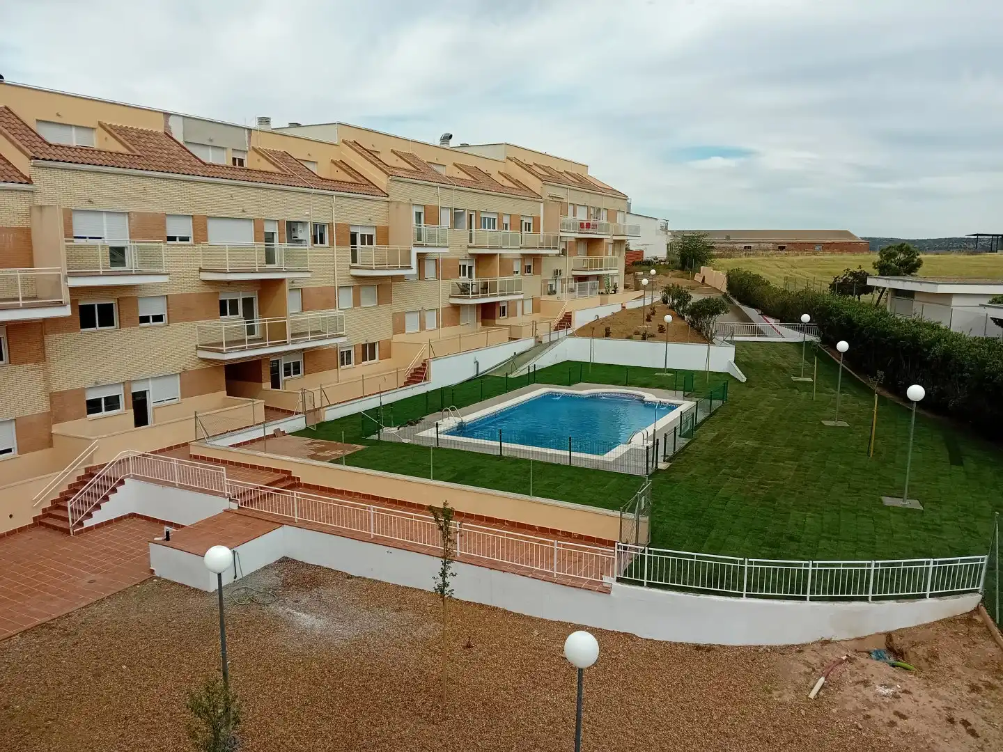 Piscina de Local en venda en Pozuelo de Calatrava