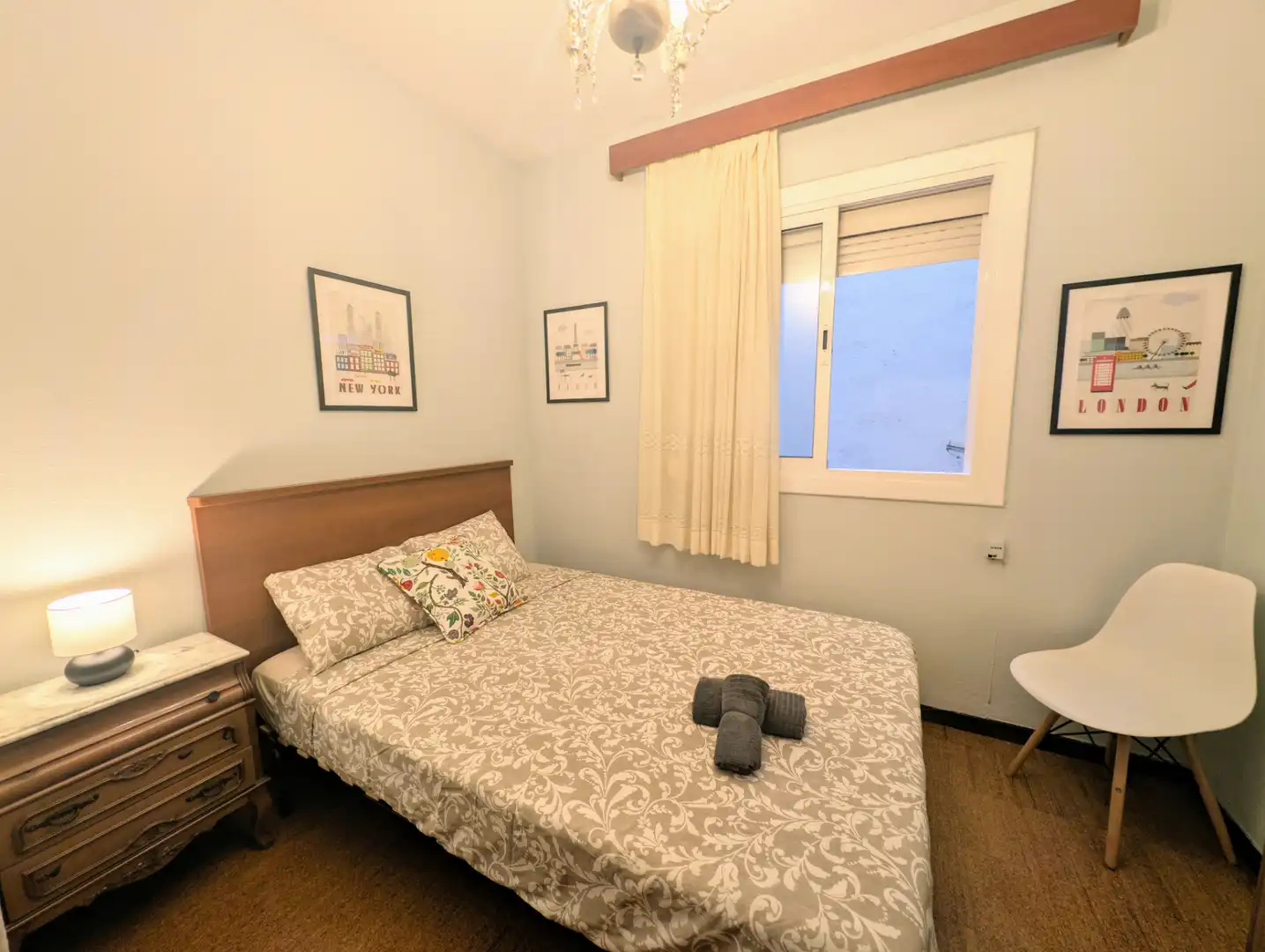 Bedroom of Flat for sale in Barcelona  with Air Conditioner, Heating and Oven