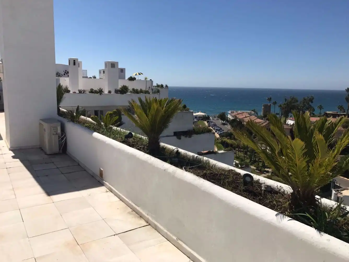 Außenansicht von Maisonette zum Verkauf in Benahavís mit Klimaanlage, Terrasse und Schwimmbad