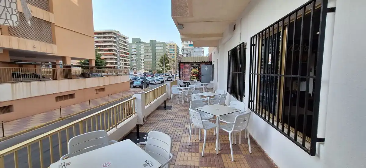 Gewerbefläche zum Verkauf in Avinguda del País Valencià 67, imagen 2