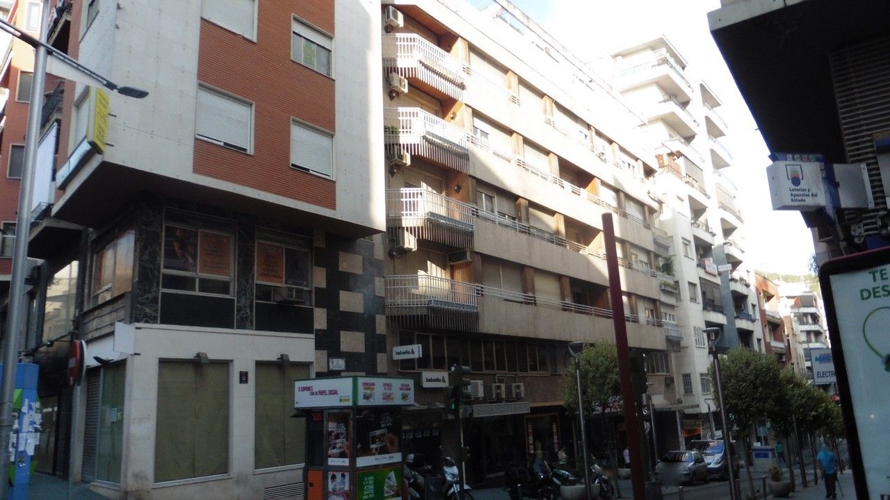 Vista exterior de Piso en venta en  Jaén Capital