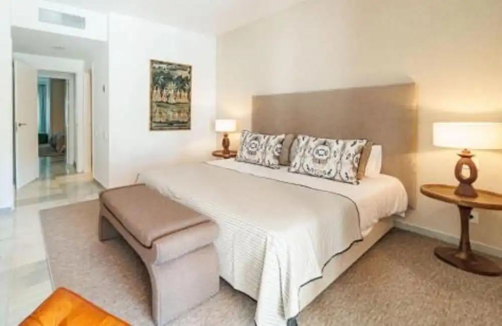 Dormitori de Apartament de lloguer en Marbella amb Aire condicionat, Terrassa i Piscina