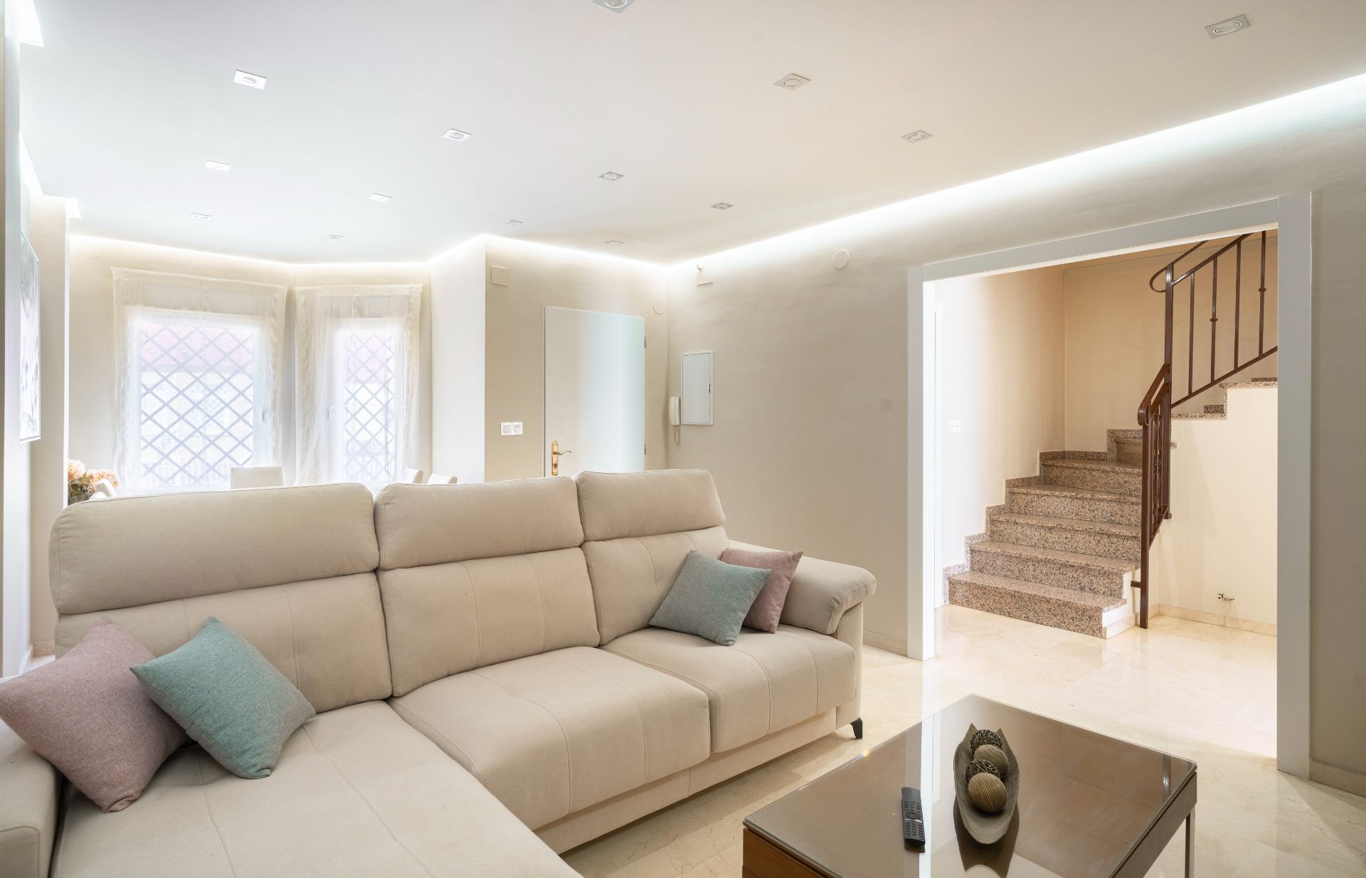 Sala de estar de Casa adosada en venta en Cúllar Vega con Aire acondicionado, Jardín privado y Terraza
